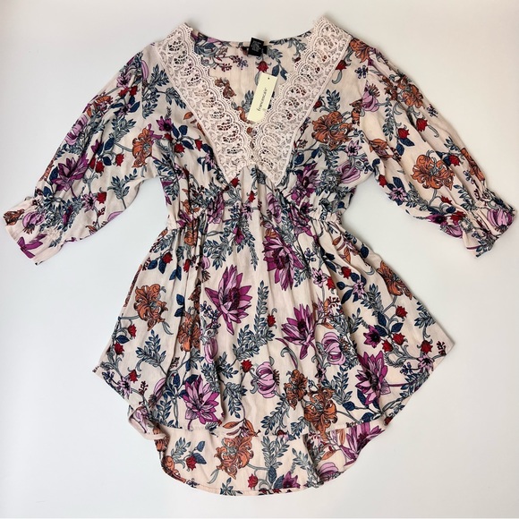 Francesca's Collections Tops - FRANCESCA Angie flower crochet blouse Large NWT